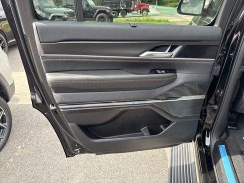 New 2026 Jeep Grand Wagoneer Summit AWD/4WD image 26