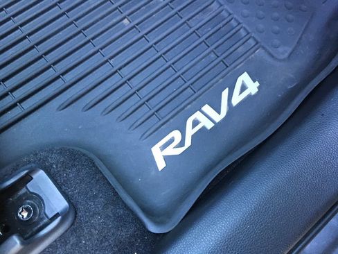 Used 2024 Toyota RAV4 SE AWD/4WD image 29