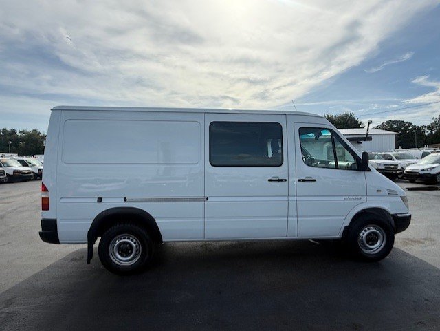 Used 2003 Dodge Sprinter 2500 RWD image 4