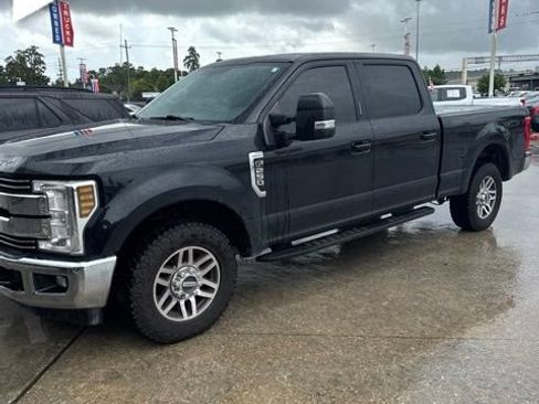Used 2018 Ford F250 Lariat w/ Lariat Value Package RWD image 5