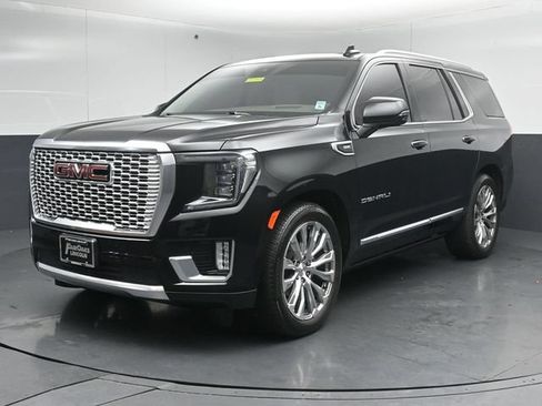 Used 2024 GMC Yukon Denali w/ Advanced Technology Package AWD/4WD image 3