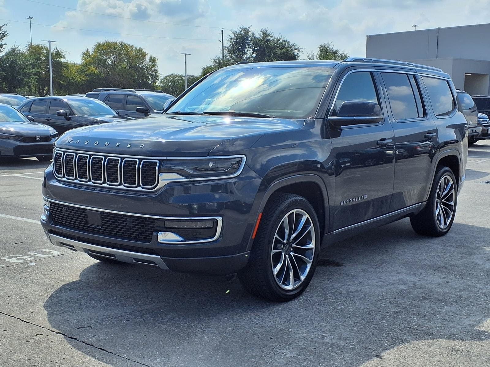 Used 2022 Jeep Wagoneer Series III w/ Premium Group I AWD/4WD image 24