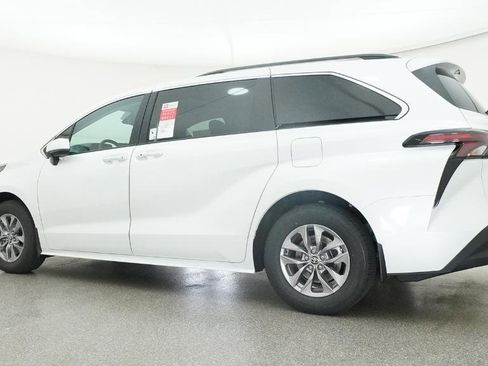 New 2026 Toyota Sienna XLE FWD image 50