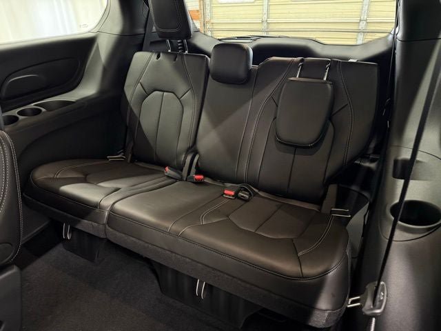 New 2026 Chrysler Pacifica Select AWD/4WD image 24