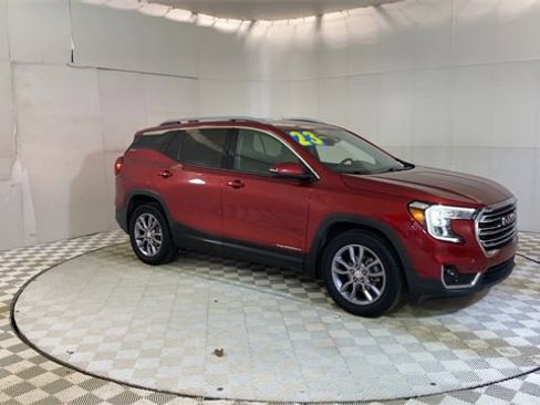 Used 2023 GMC Terrain SLT image 2