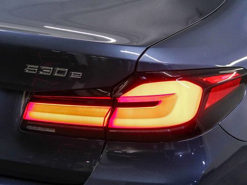 Certified 2023 BMW 530e w/ Premium Package image 7