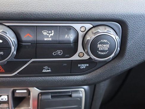 Used 2025 Jeep Gladiator Sport image 29