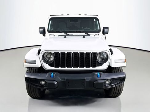 Used 2024 Jeep Wrangler Unlimited image 2