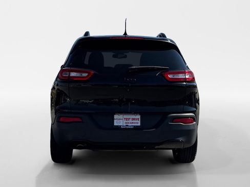 Used 2017 Jeep Cherokee Limited AWD/4WD image 5