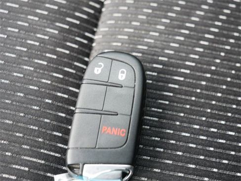 Used 2016 Dodge Journey SXT w/ Chrome Appearance Group image 37