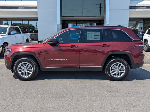 New 2025 Jeep Grand Cherokee 4WD image 8