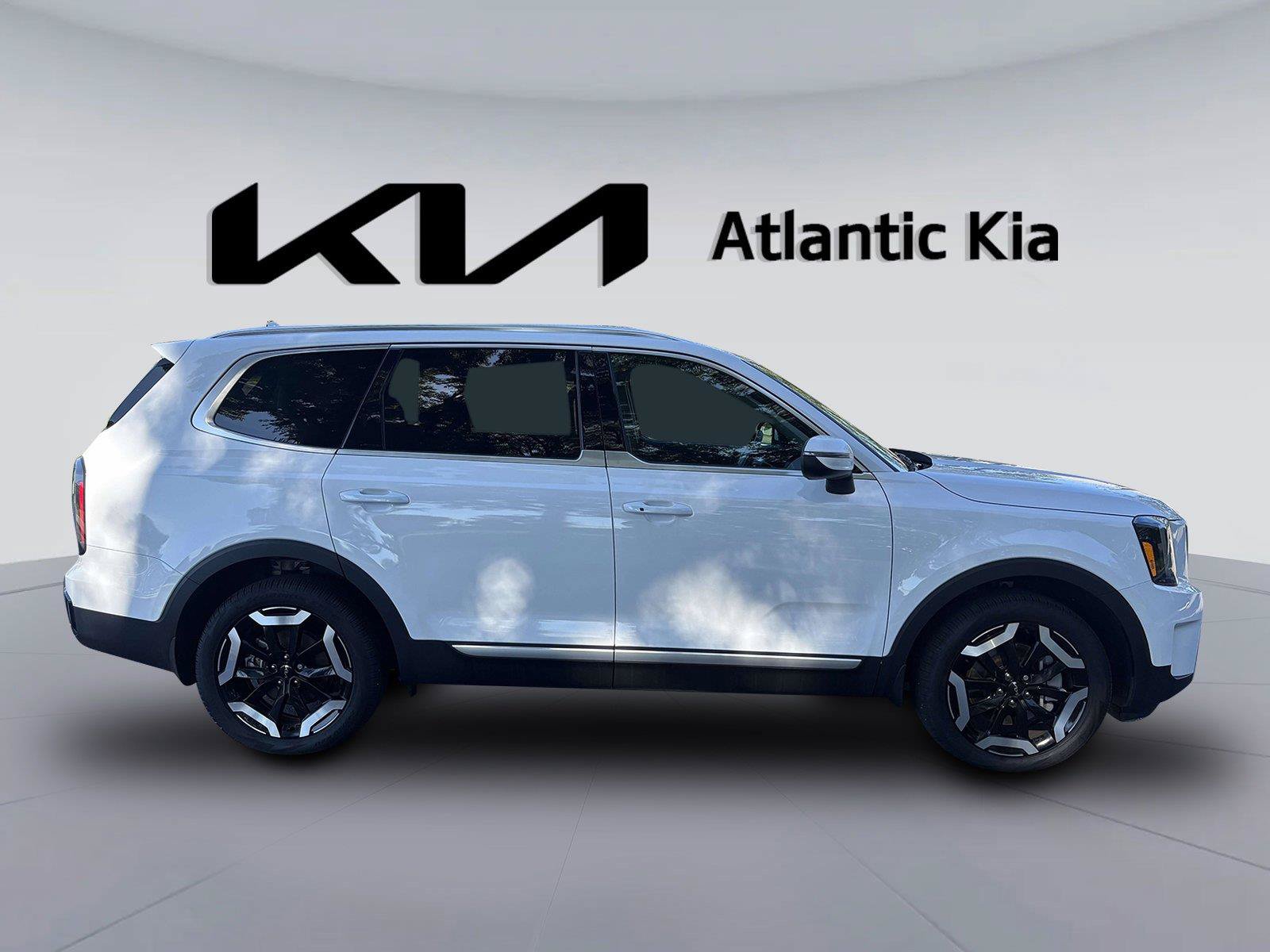 Certified 2025 Kia Telluride EX w/ EX Captain's Chair Package AWD/4WD image 5