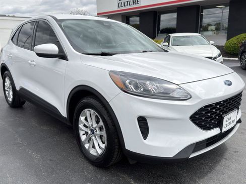 Used 2020 Ford Escape SE FWD image 3