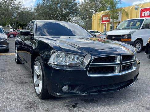Used 2013 Dodge Charger SE RWD image 5