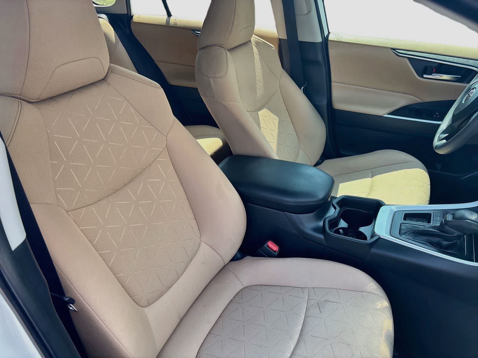 Used 2021 Toyota RAV4 XLE w/ Convenience Package FWD image 29
