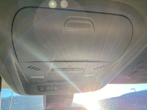 Used 2024 GMC Terrain SLT image 22