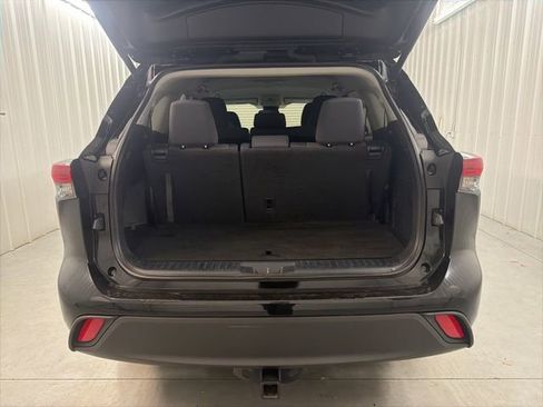 Used 2024 Toyota Highlander LE image 25