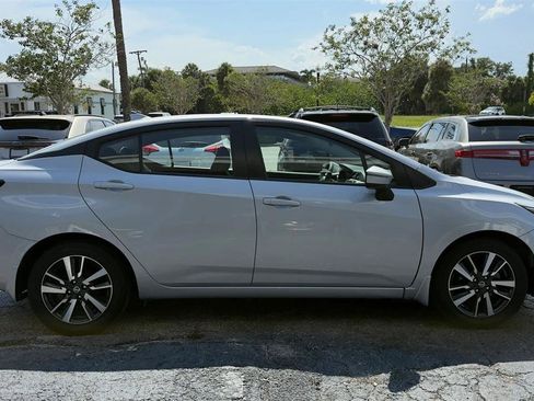 Used 2021 Nissan Versa SV FWD image 6