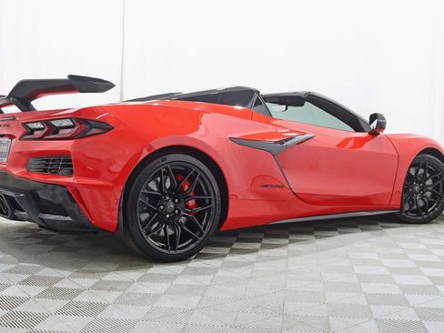 Used 2024 Chevrolet Corvette Z06 w/ Z07 Performance Package RWD image 9