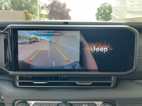 New 2025 Jeep Gladiator High Tide image 16