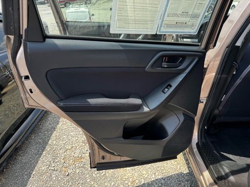 Used 2015 Subaru Forester 2.5i AWD/4WD image 14