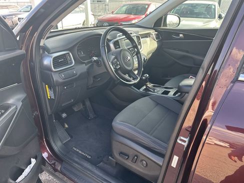 Used 2016 Kia Sorento LX w/ LX Convenience Package image 10
