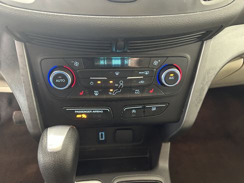 Used 2017 Ford Escape SE w/ SE Cold Weather Package image 23