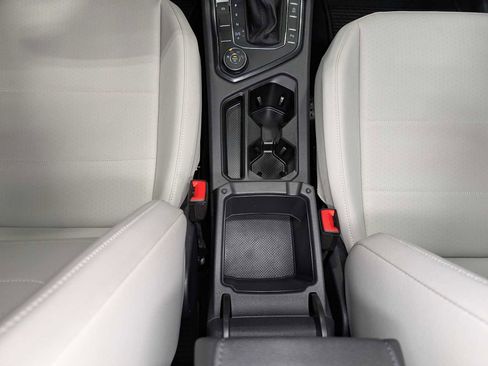 Used 2020 Volkswagen Tiguan SEL image 21