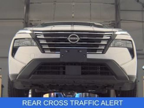 Used 2025 Nissan Rogue SV FWD image 4