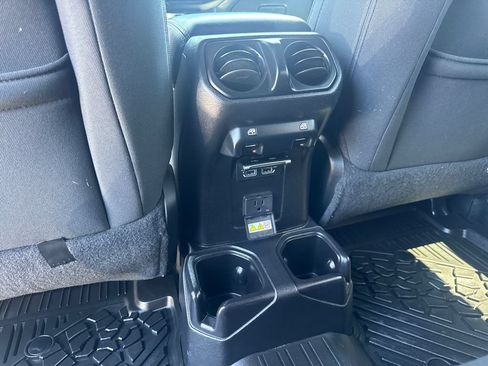 Used 2018 Jeep Wrangler Unlimited Sahara AWD/4WD image 23