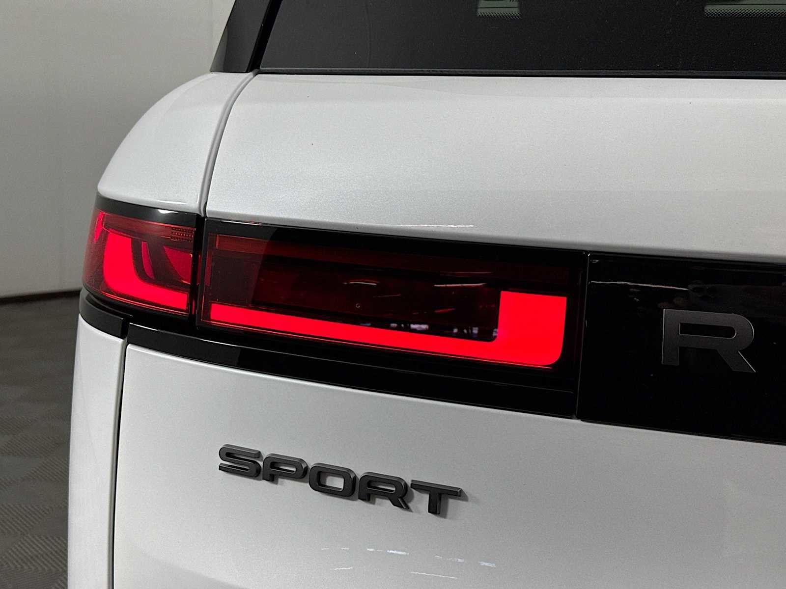 New 2026 Land Rover Range Rover Sport SE AWD/4WD image 32