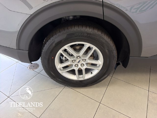 New 2026 Ford Explorer Active RWD image 32
