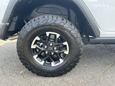 Certified 2025 Jeep Wrangler Unlimited Rubicon 4xe w/ Convenience Group AWD/4WD image 19