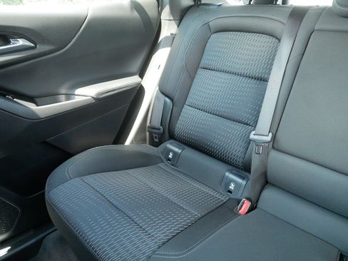 Used 2025 Chevrolet Equinox LT AWD/4WD image 12
