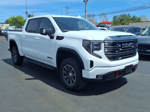 Used 2024 GMC Sierra 1500 AT4 w/ Technology Package AWD/4WD image 3