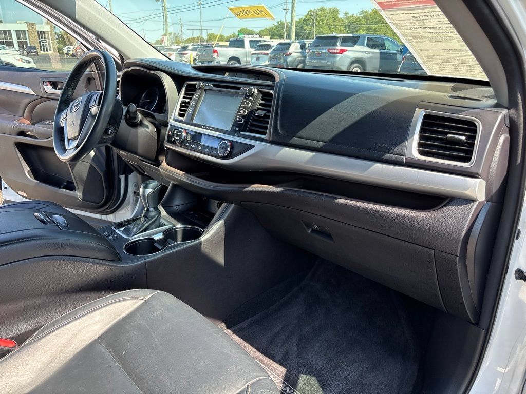Used 2016 Toyota Highlander XLE FWD image 35