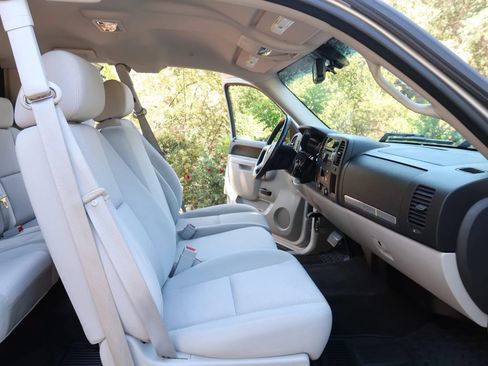 Used 2010 Chevrolet Silverado 1500 LT w/ Power Pack Plus RWD image 18