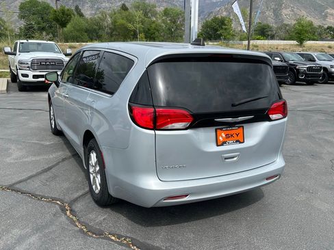 Used 2023 Chrysler Voyager LX FWD image 10