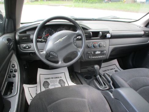Used 2006 Chrysler Sebring Sedan FWD image 8