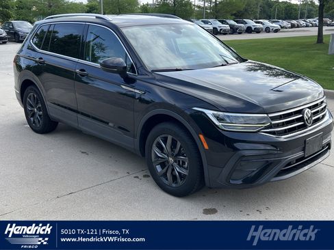 Certified 2022 Volkswagen Tiguan SE w/ Panoramic Sunroof Package FWD image 1