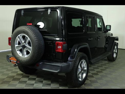 Used 2022 Jeep Wrangler Unlimited Sahara w/ LED Lighting Group AWD/4WD image 18