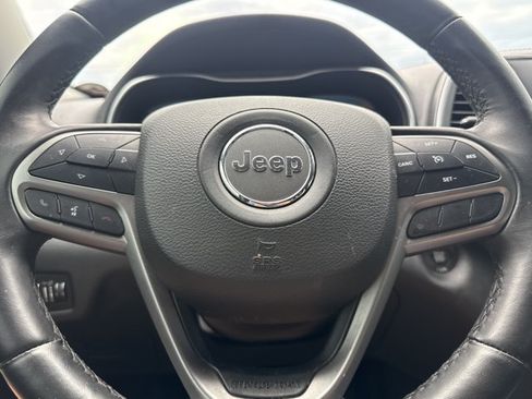 Used 2019 Jeep Cherokee Latitude Plus AWD/4WD image 20