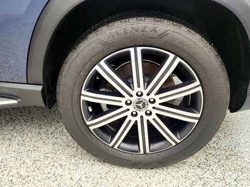 Used 2025 Mercedes-Benz GLE 450e 4MATIC w/ Driver Assistance Package image 9