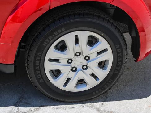 Used 2019 Dodge Journey SE FWD image 6