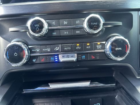 Used 2024 Ford F350 Lariat w/ Lariat Ultimate Package AWD/4WD image 29