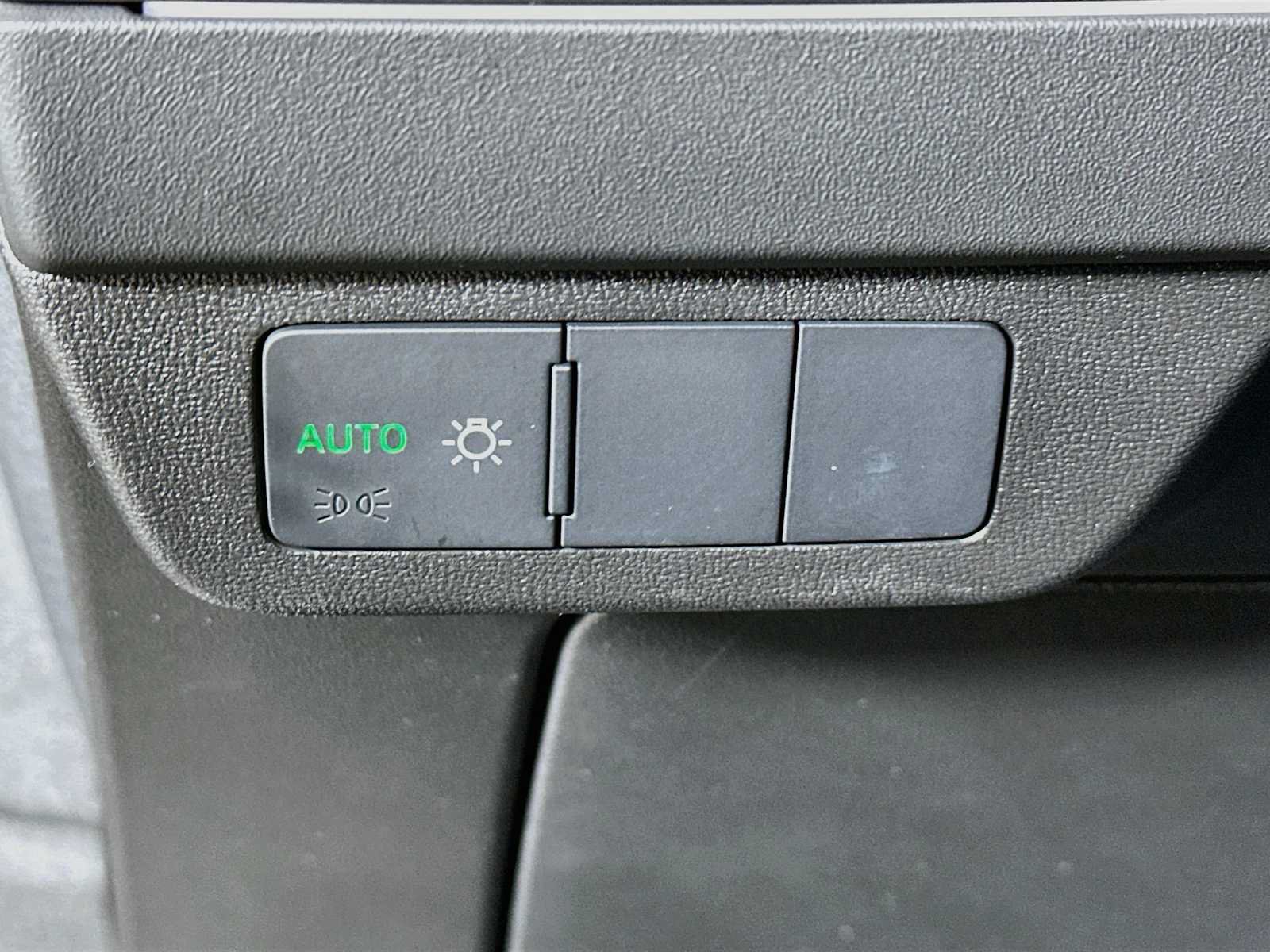 Used 2024 Audi Q4 e-tron Premium w/ Convenience Package AWD/4WD image 10