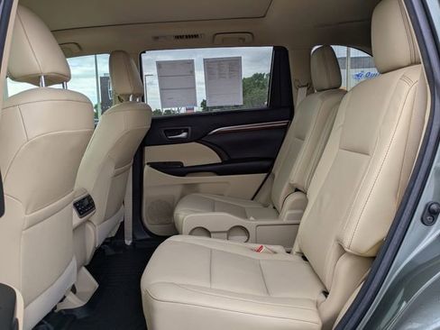 Used 2018 Toyota Highlander Limited Platinum FWD image 14