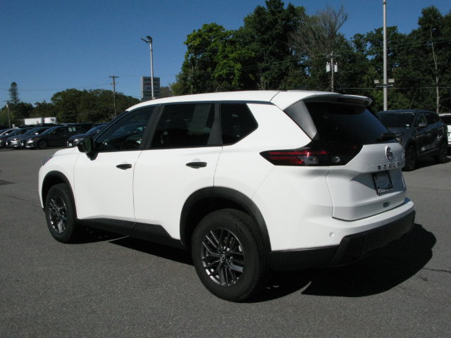 Used 2024 Nissan Rogue S FWD image 8