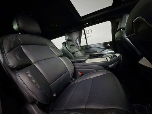 New 2025 Lincoln Navigator Reserve w/ Jet Appearance Package AWD/4WD image 31