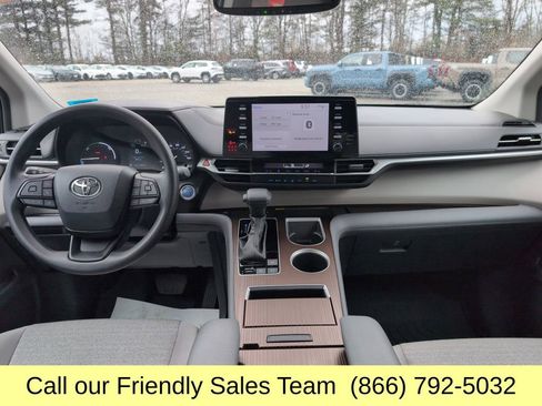 Used 2024 Toyota Sienna LE w/ LE Plus Package image 14